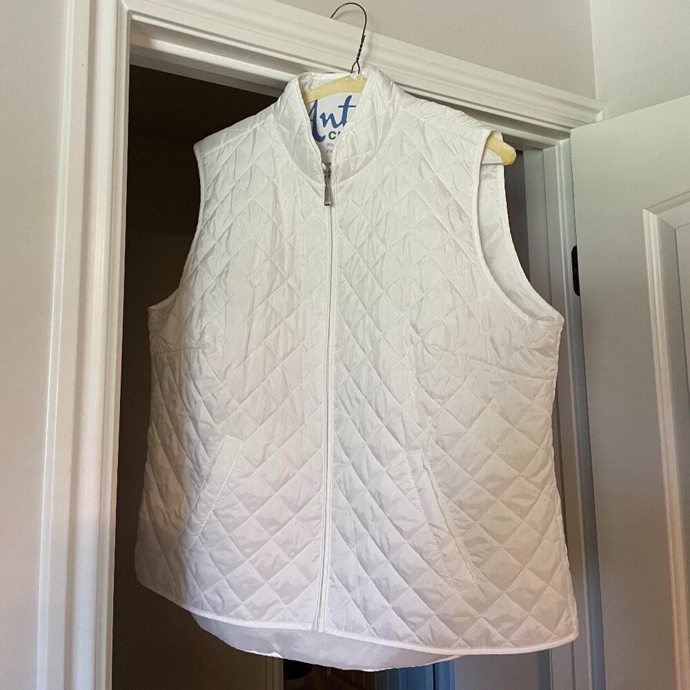 Karen Scott Sport thin white down vest size PXL